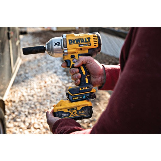 Localizador DeWalt DCE040 Tool Connect 20V - Rastreador GPS Antirrobo + Control Remoto | Gestión Inventario